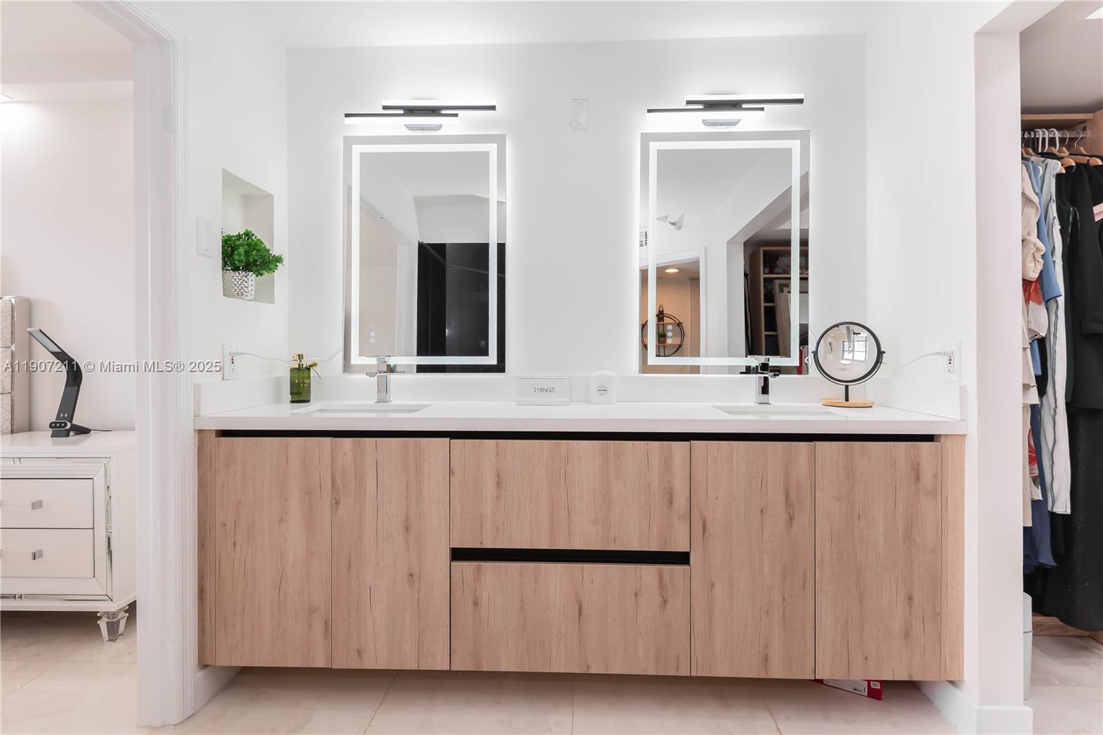 MYSTIC POINTE TOWER 400 C - Residential