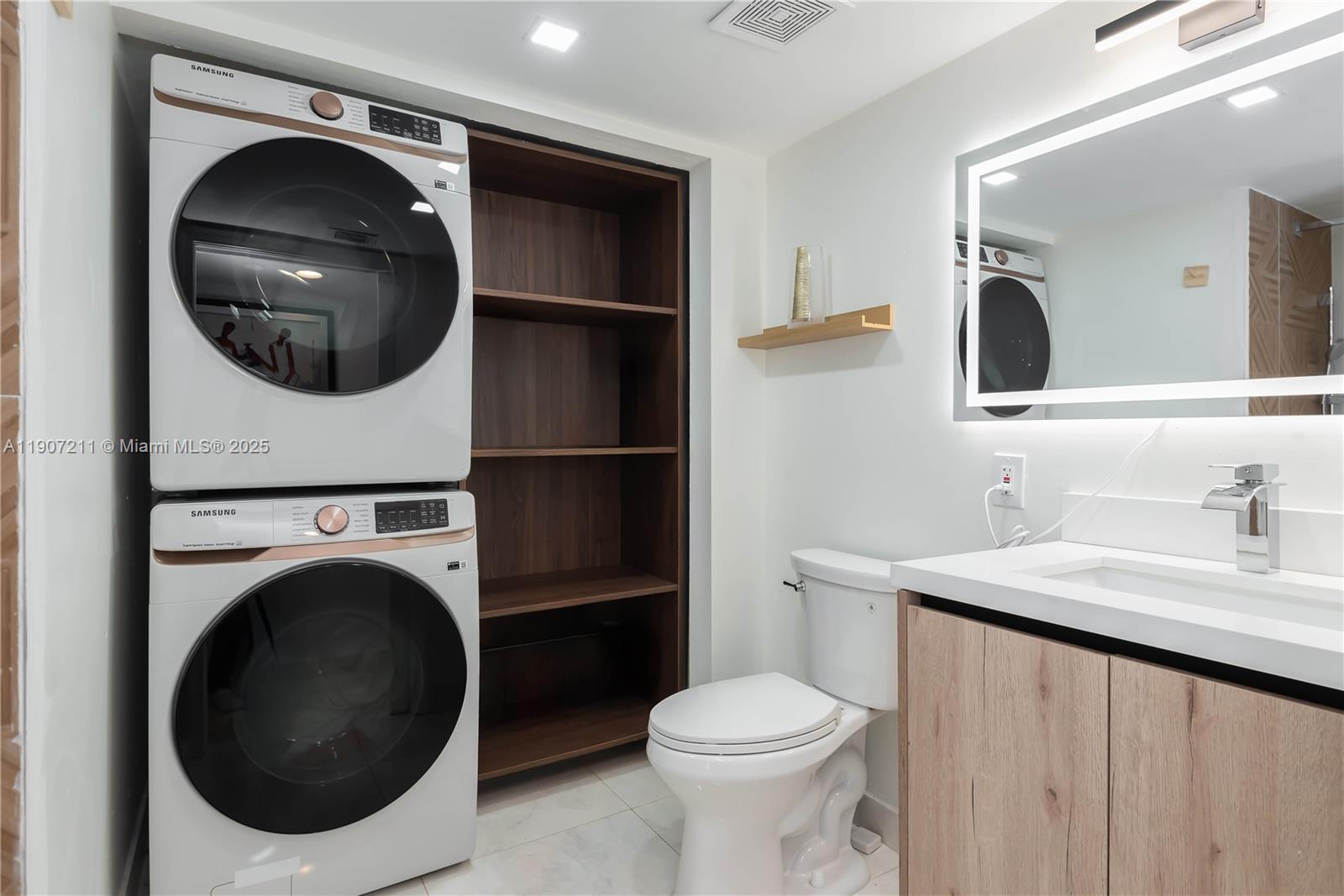 MYSTIC POINTE TOWER 400 C - Residential