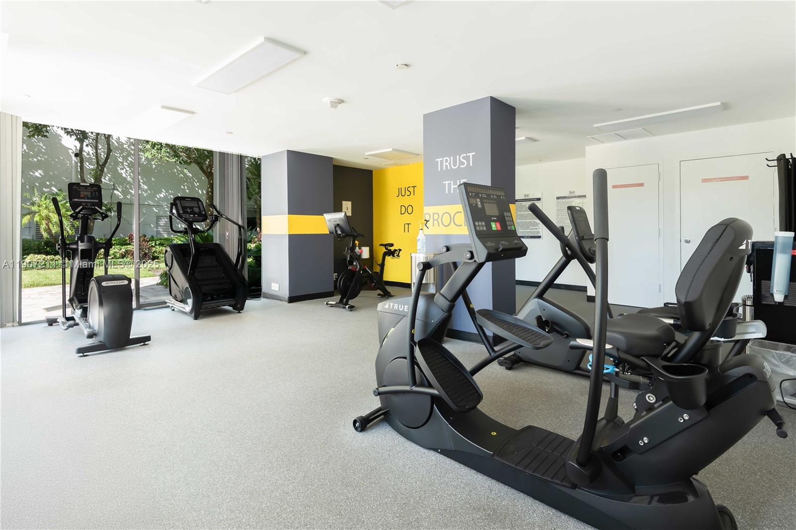 MYSTIC POINTE TOWER 400 C - Residential