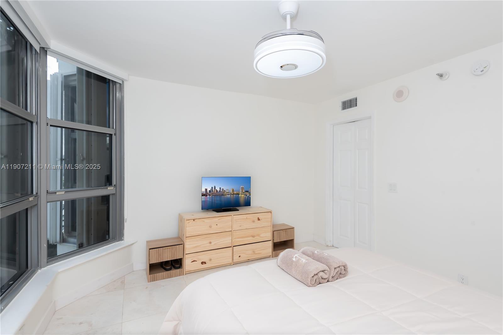 MYSTIC POINTE TOWER 400 C - Residential