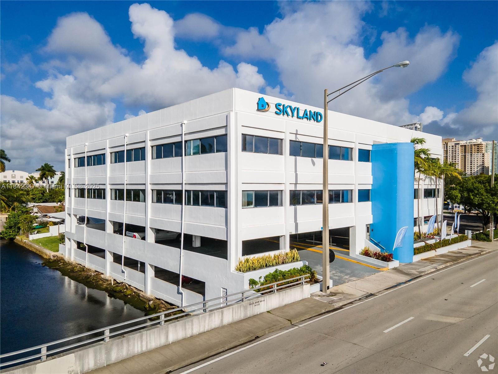 48,000 SF Office building in Core Fort Lauderdale Office Featuring Luxury Turnkey Co-working Space with 2 Floors of Covered Onsite Parking
This 48,000-square-foot office building is 98% leased and entirely dedicated to high-end coworking. It features 24,000 leasable square feet of turnkey luxury coworking space and two floors of structured parking.
This property has had tremendous upkeep, is in pristine condition with zero deferred maintenance, and was recently rehabbed in 2022.
Ideally located in central Fort Lauderdale, the property offers excellent access—just minutes from Downtown and a short 2-minute walk to the new $250 million courthouse, expected to open in 2026.