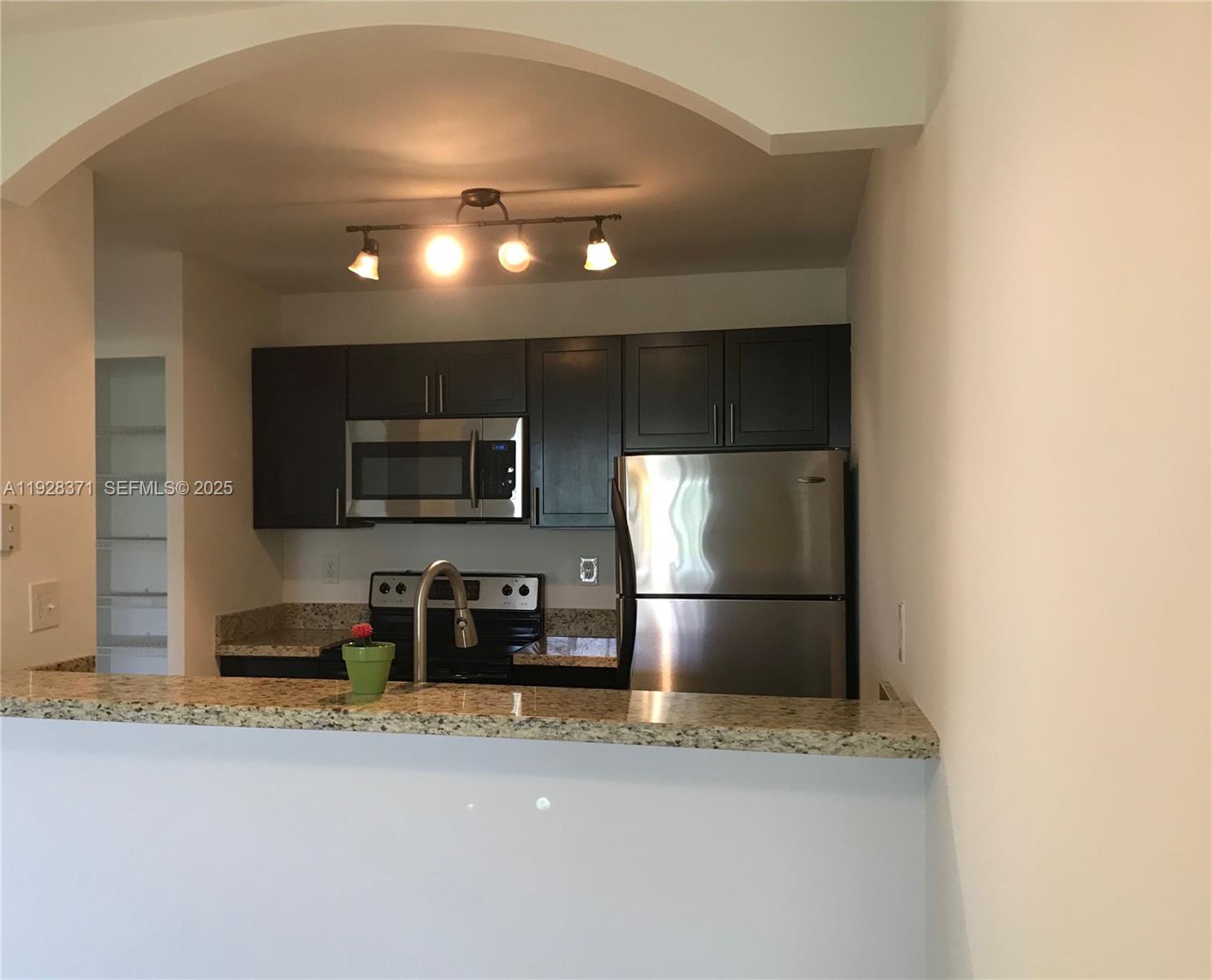 CLUB QUARTERS AT RAINTREE - Residential Lease