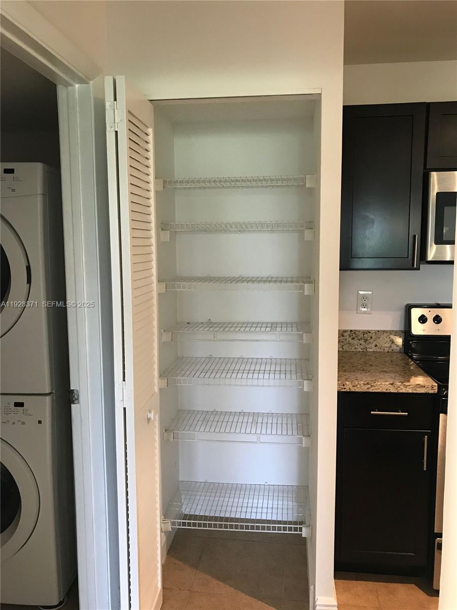 CLUB QUARTERS AT RAINTREE - Residential Lease