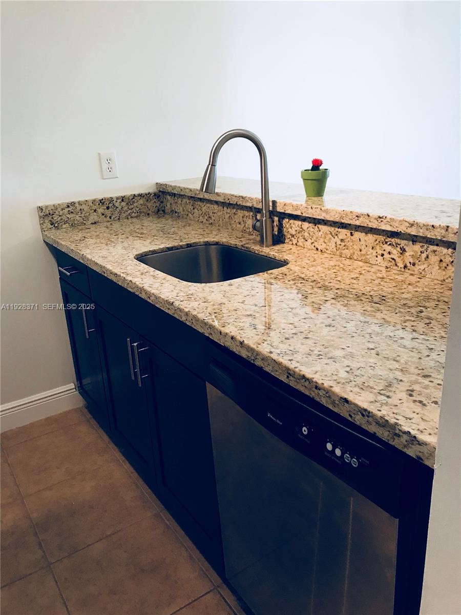 CLUB QUARTERS AT RAINTREE - Residential Lease