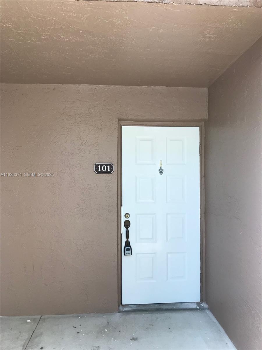 CLUB QUARTERS AT RAINTREE - Residential Lease