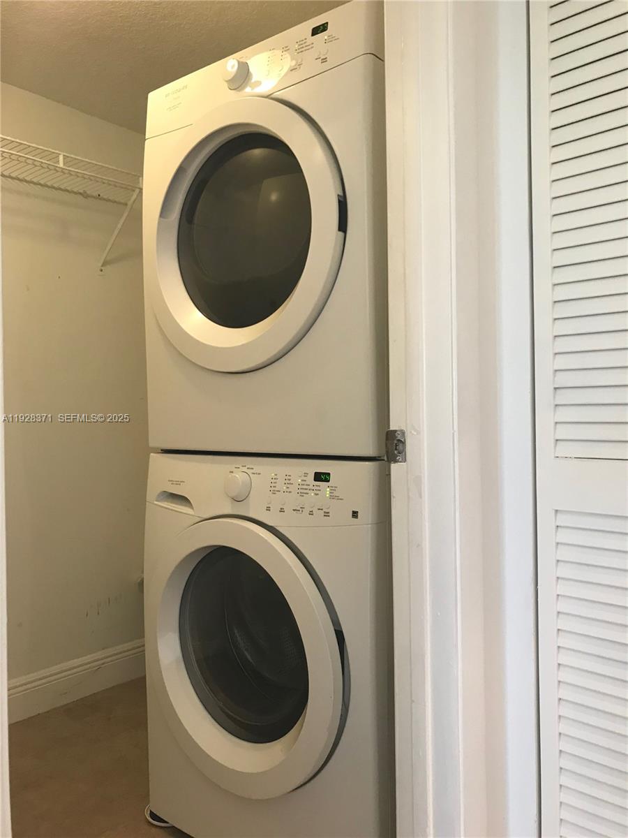 CLUB QUARTERS AT RAINTREE - Residential Lease