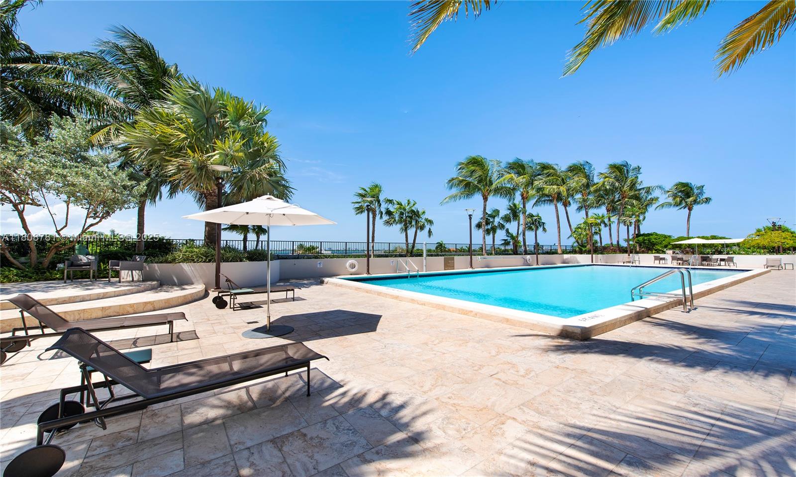 1000 Venetian Way 114