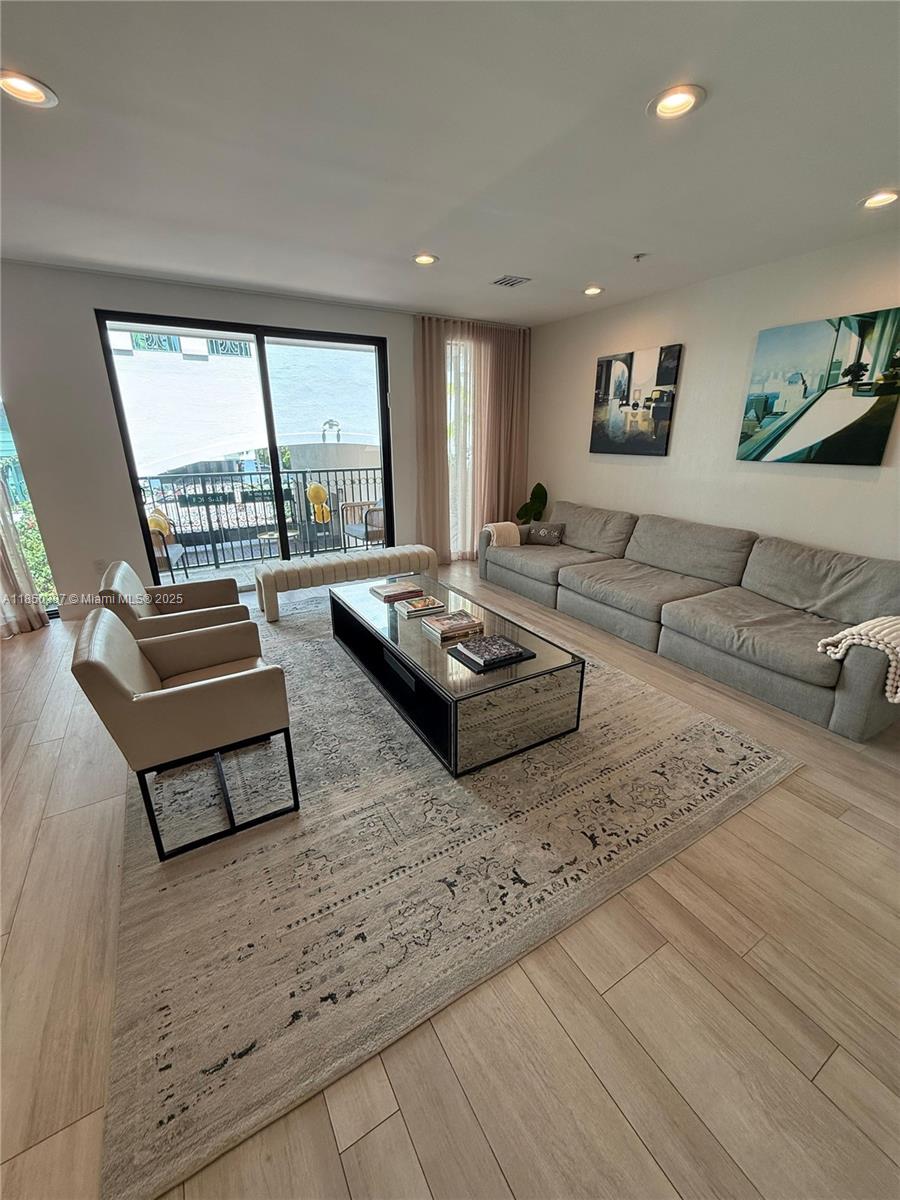 THE VILLAS AT BAY HARBOR - Residential