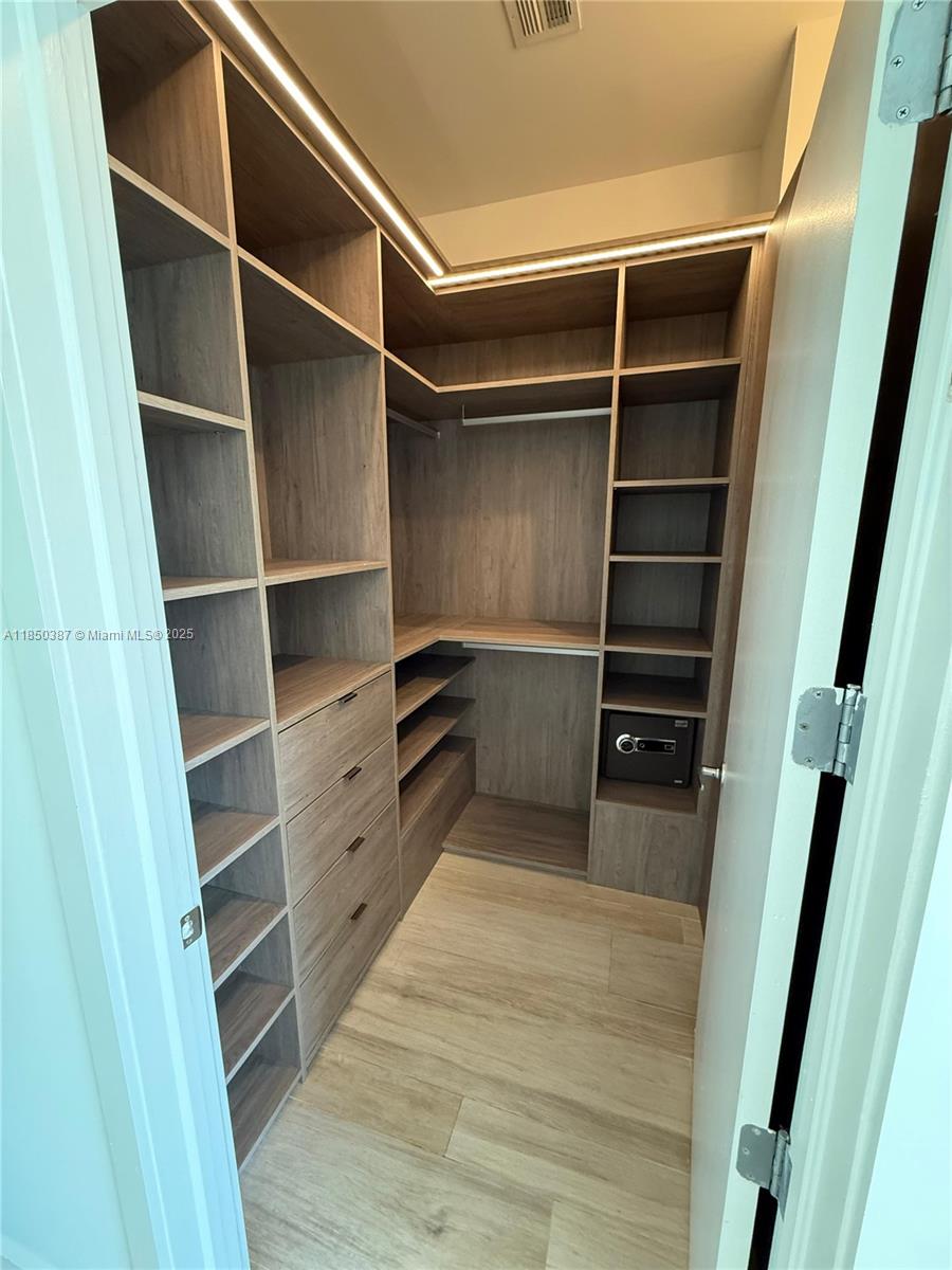 THE VILLAS AT BAY HARBOR - Residential