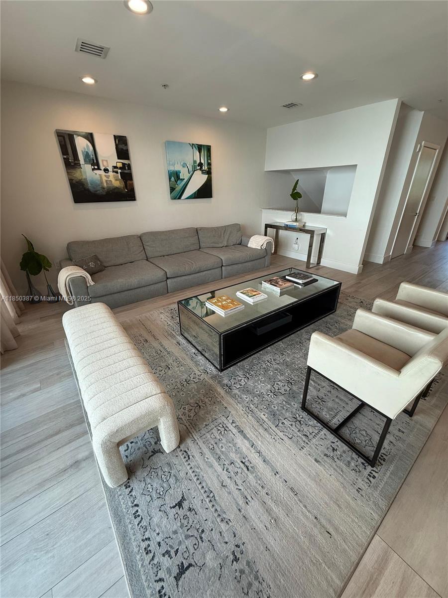 THE VILLAS AT BAY HARBOR - Residential