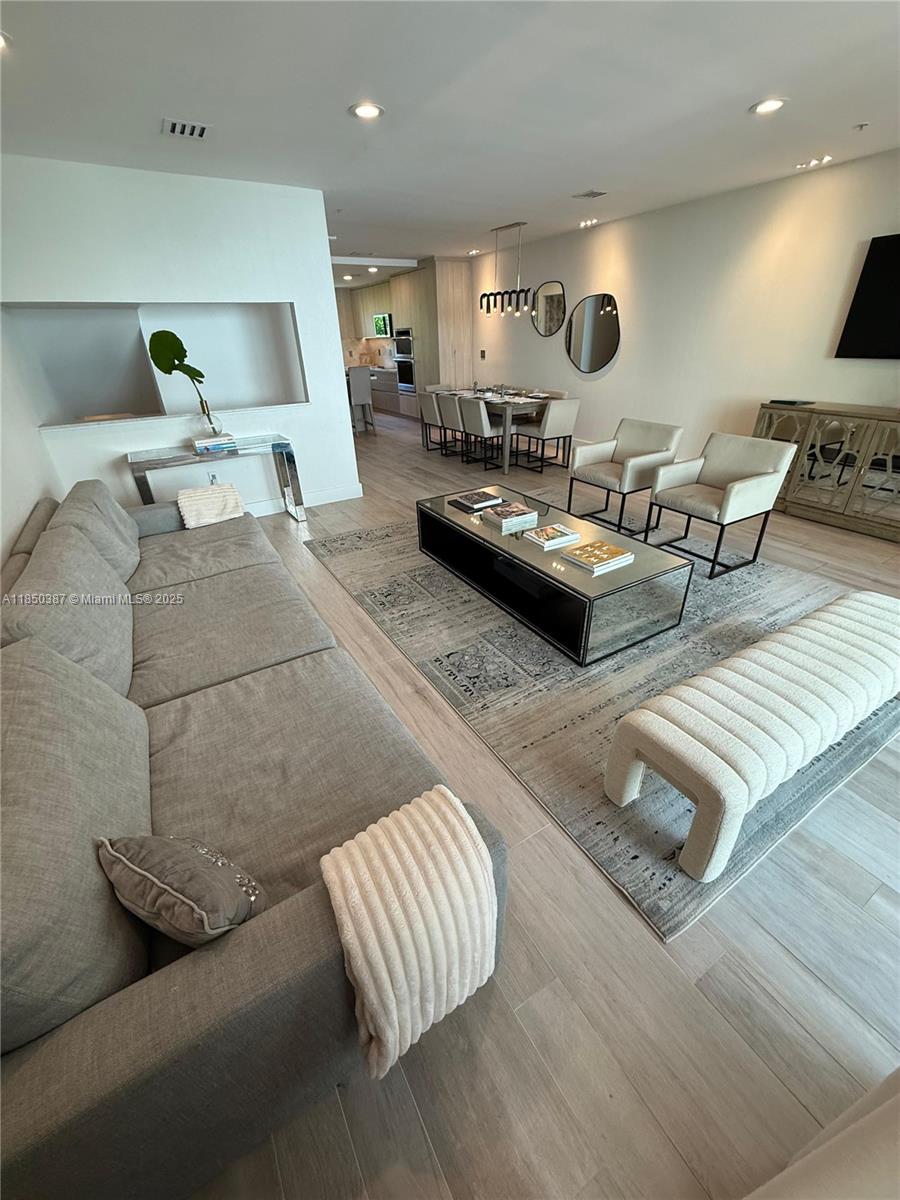 THE VILLAS AT BAY HARBOR - Residential