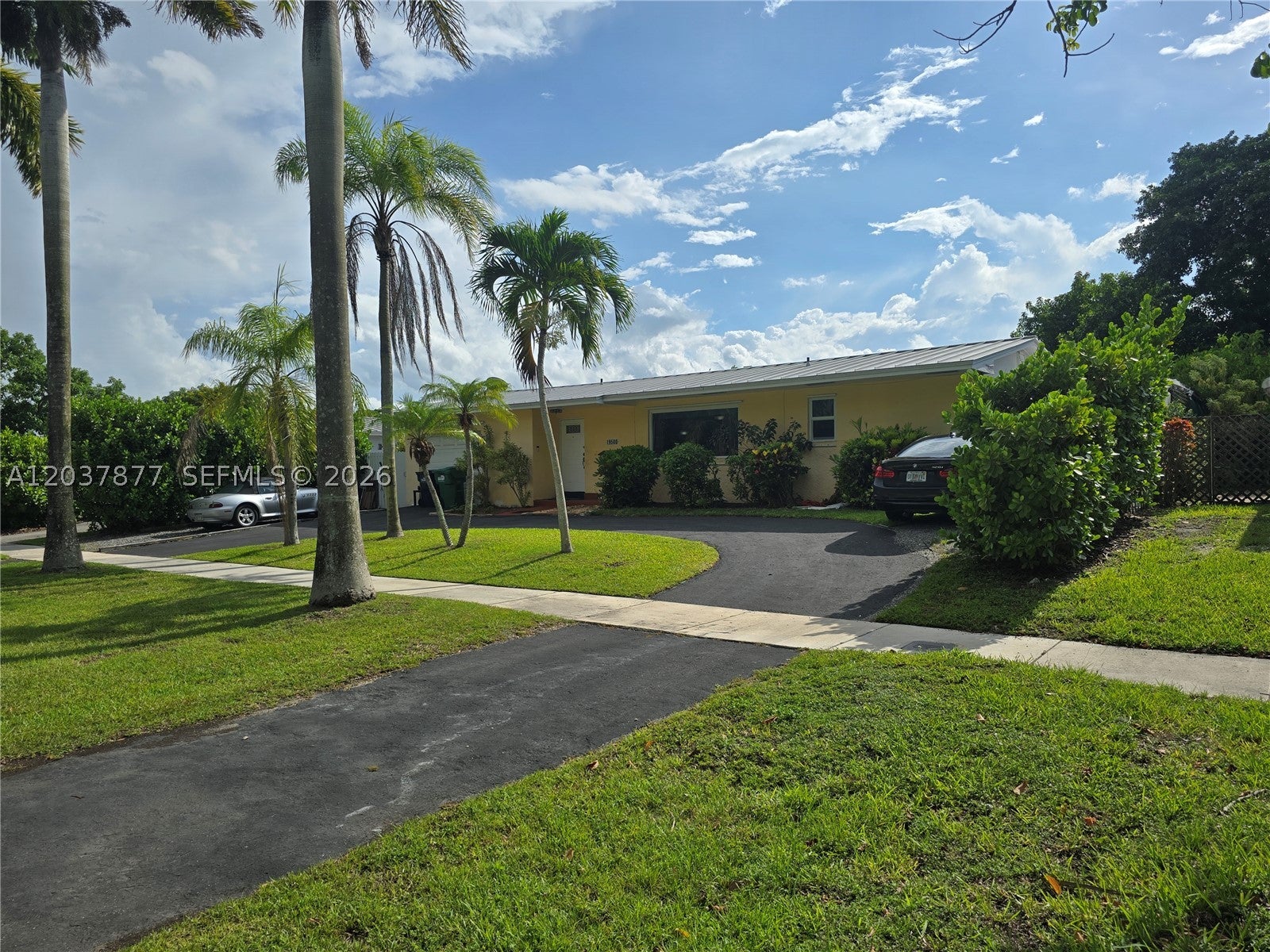 Photo 1 of 32 — 19500 SW 87th Ave, Cutler Bay, FL 33157