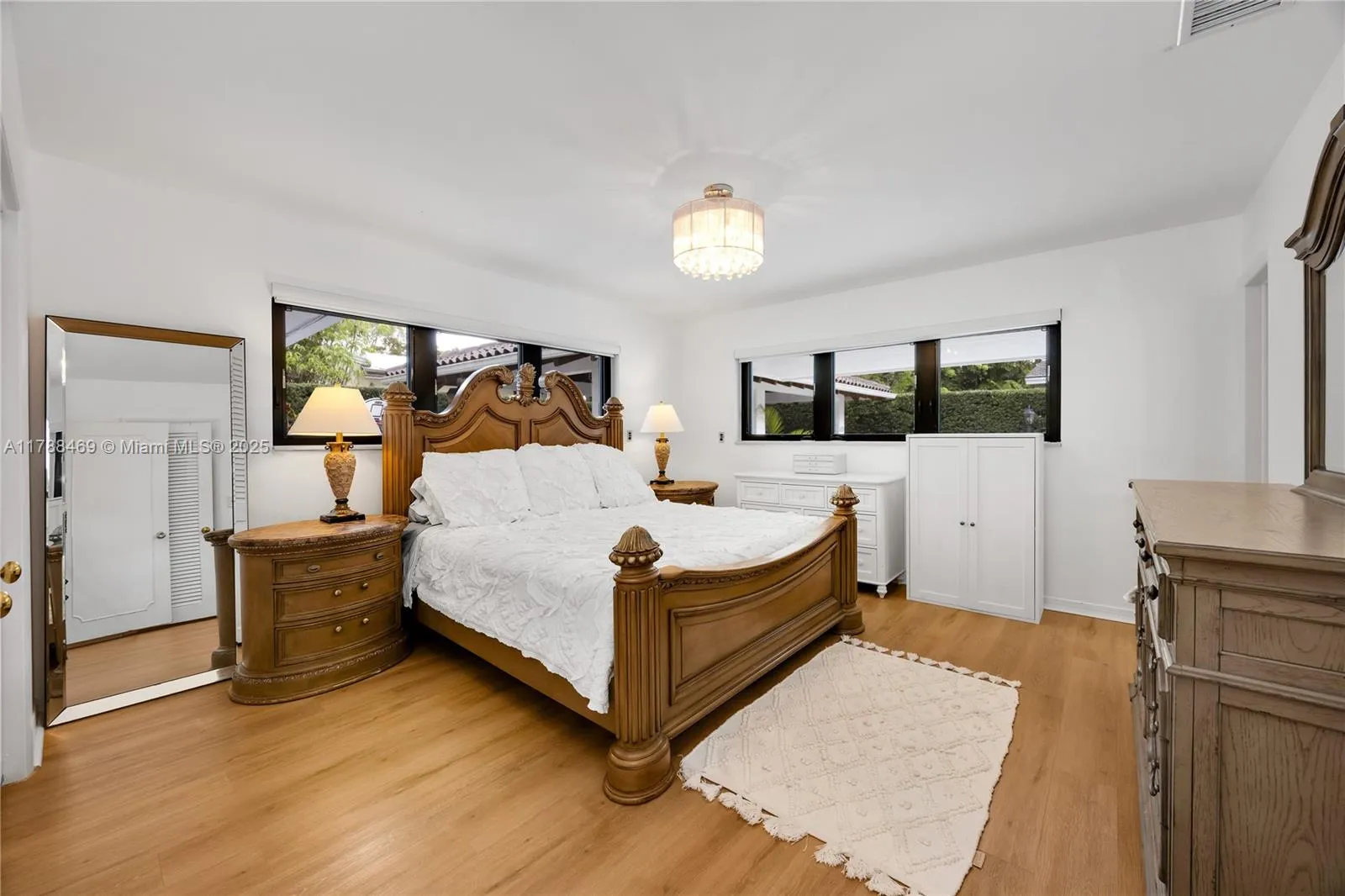 Coral Gables, Florida 33134, United States, 4 Bedrooms Bedrooms, ,3 BathroomsBathrooms,Residential,Pending,113919