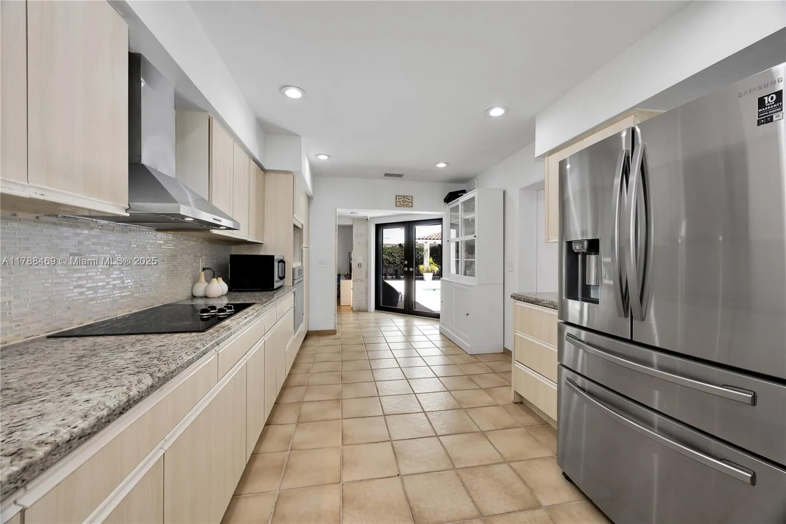 Coral Gables, Florida 33134, United States, 4 Bedrooms Bedrooms, ,3 BathroomsBathrooms,Residential,Pending,113919