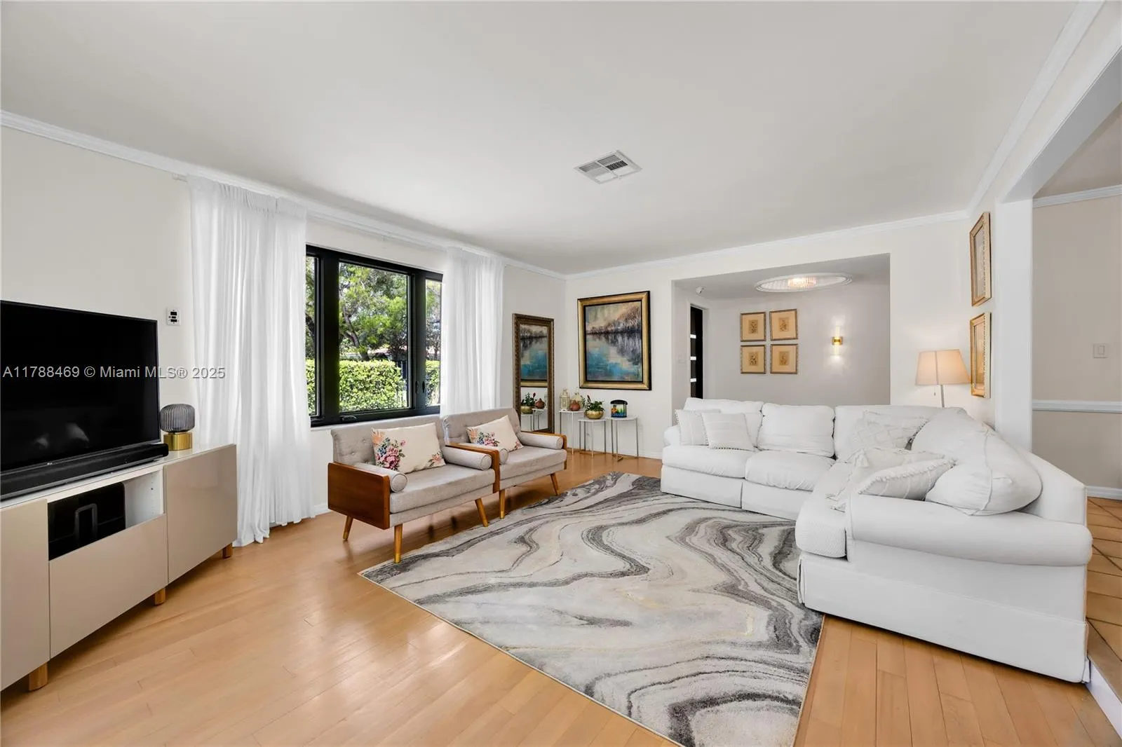 Coral Gables, Florida 33134, United States, 4 Bedrooms Bedrooms, ,3 BathroomsBathrooms,Residential,Pending,113919