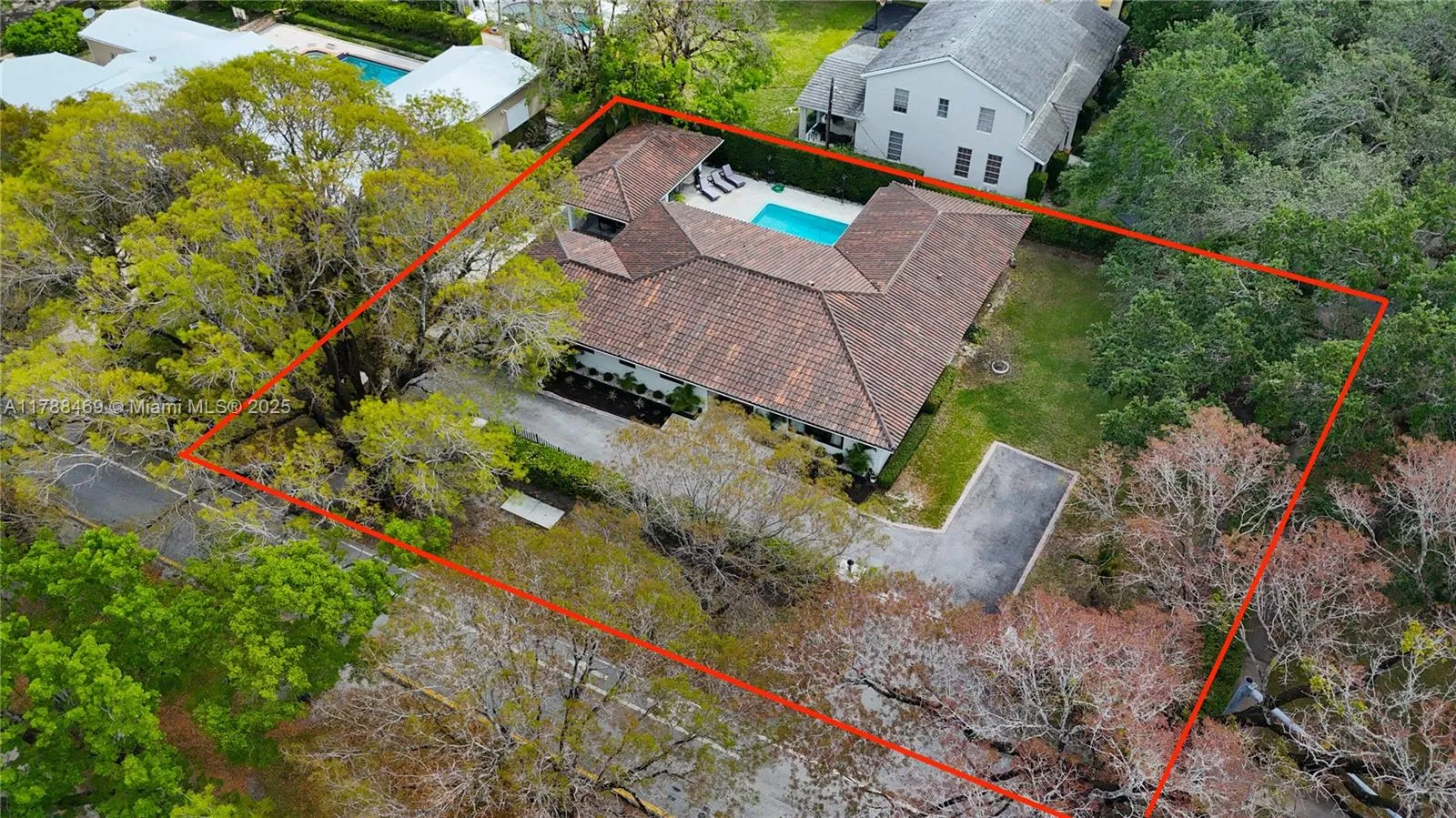 Coral Gables, Florida 33134, United States, 4 Bedrooms Bedrooms, ,3 BathroomsBathrooms,Residential,Pending,113919