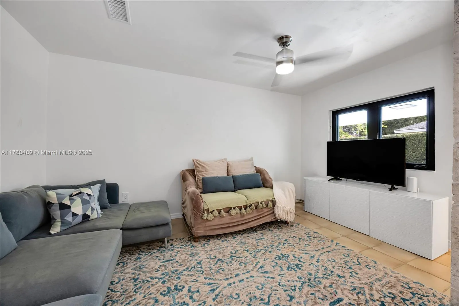 Coral Gables, Florida 33134, United States, 4 Bedrooms Bedrooms, ,3 BathroomsBathrooms,Residential,Pending,113919