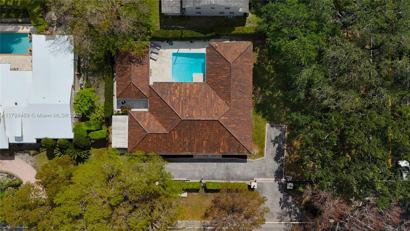 Coral Gables, Florida 33134, United States, 4 Bedrooms Bedrooms, ,3 BathroomsBathrooms,Residential,Pending,113919