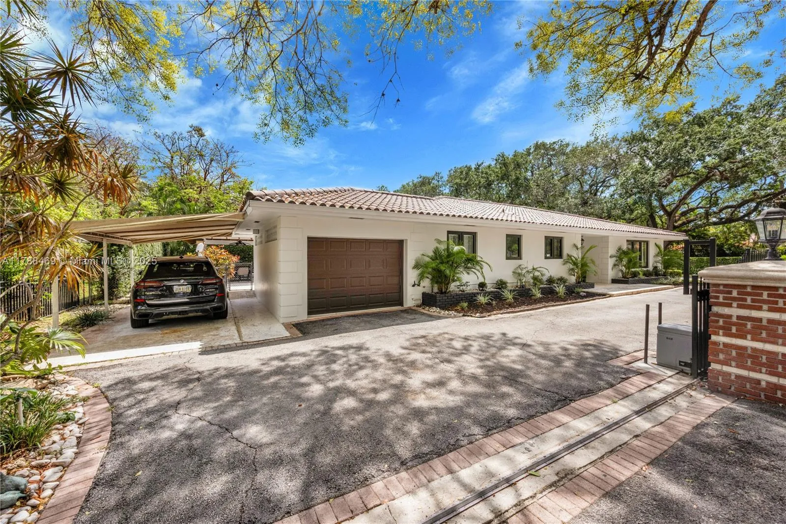 Coral Gables, Florida 33134, United States, 4 Bedrooms Bedrooms, ,3 BathroomsBathrooms,Residential,Pending,113919