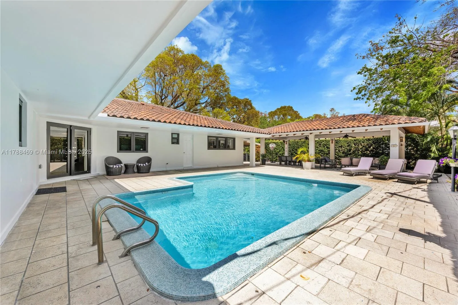 Coral Gables, Florida 33134, United States, 4 Bedrooms Bedrooms, ,3 BathroomsBathrooms,Residential,Pending,113919