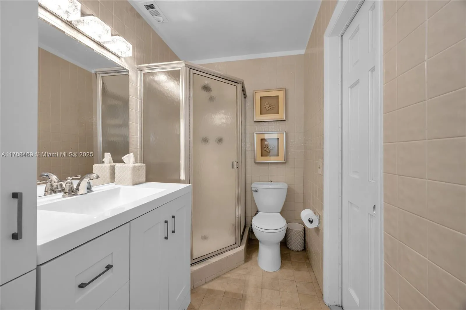 Coral Gables, Florida 33134, United States, 4 Bedrooms Bedrooms, ,3 BathroomsBathrooms,Residential,Pending,113919