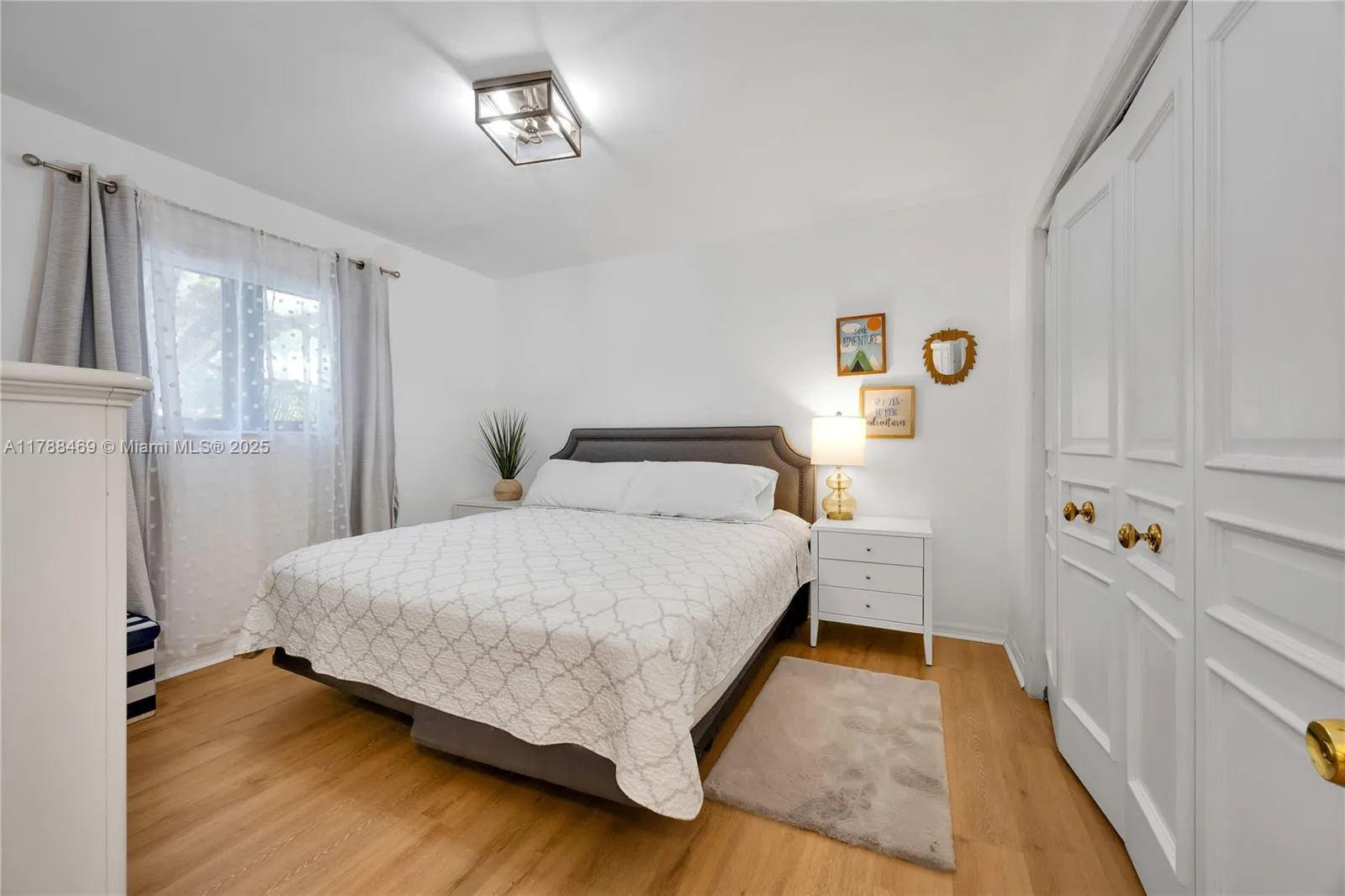 Coral Gables, Florida 33134, United States, 4 Bedrooms Bedrooms, ,3 BathroomsBathrooms,Residential,Pending,113919