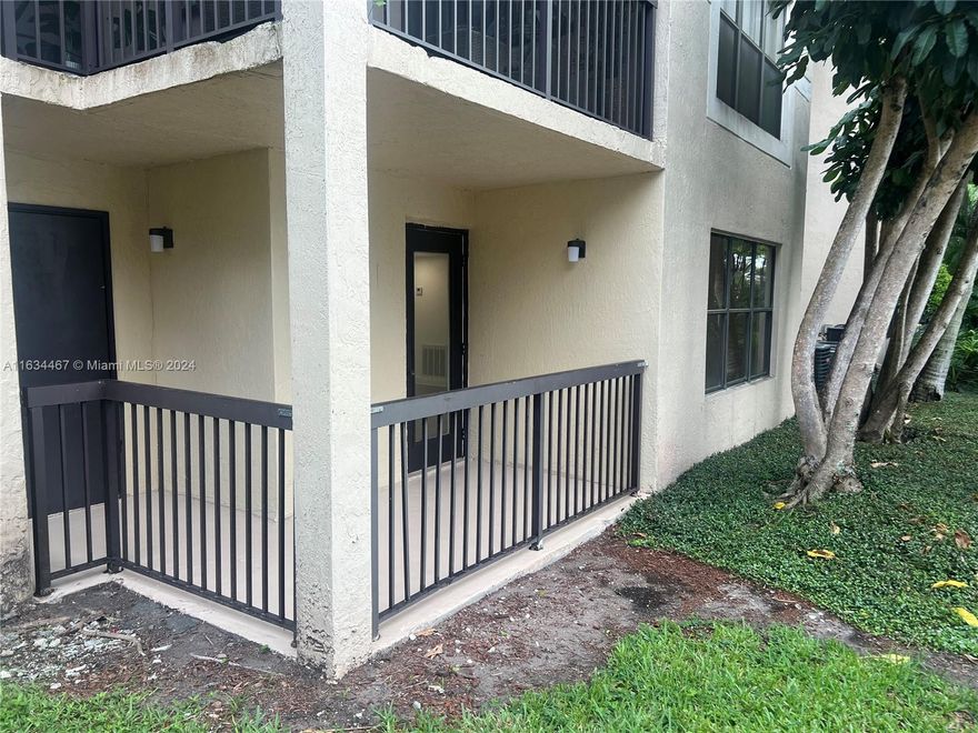 Fully renovated unit, new tiles all over, renovated bathrooms, brand new kitchen cabinet, sink, countertop, brand new stainless steel kitchen appliances, with two years guarantee for fridge, stove, and dishwasher, excellent conditions inside washer and dryer. Terrace/balcony overlooking the pool, outdoor storage unit, reserved parking spot. 
Cozy unit with 1148 sq ft