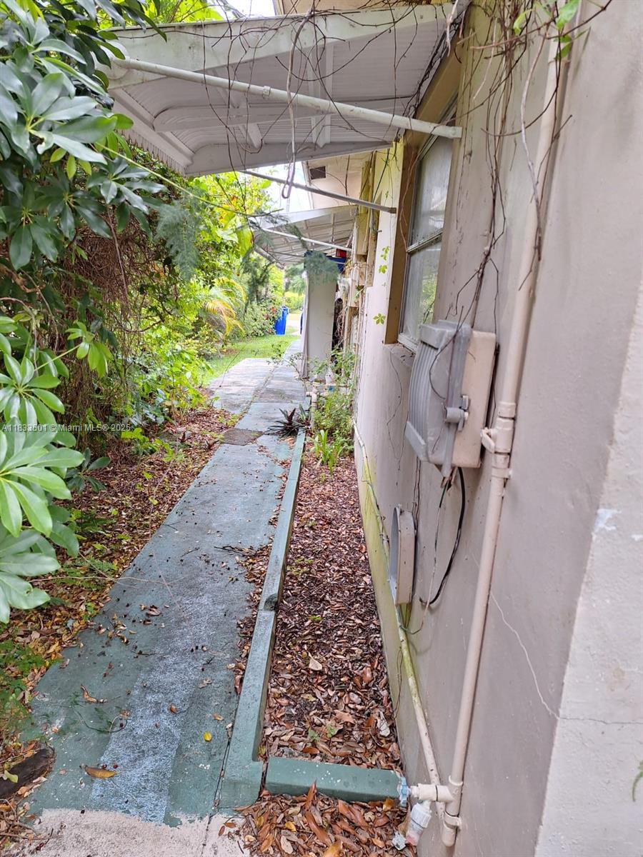 HOLLYWOOD TERRACE - Residential Lease