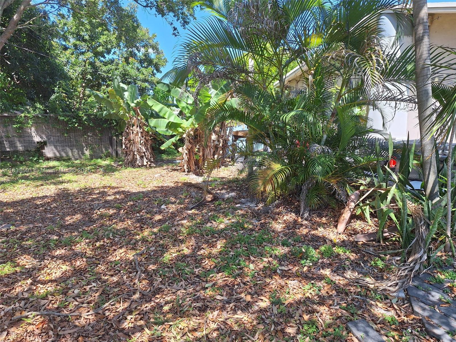 HOLLYWOOD TERRACE - Residential Lease