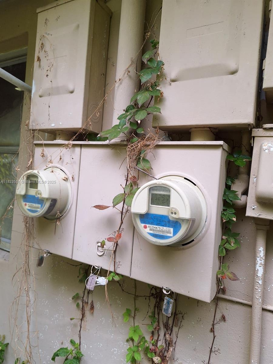 HOLLYWOOD TERRACE - Residential Lease