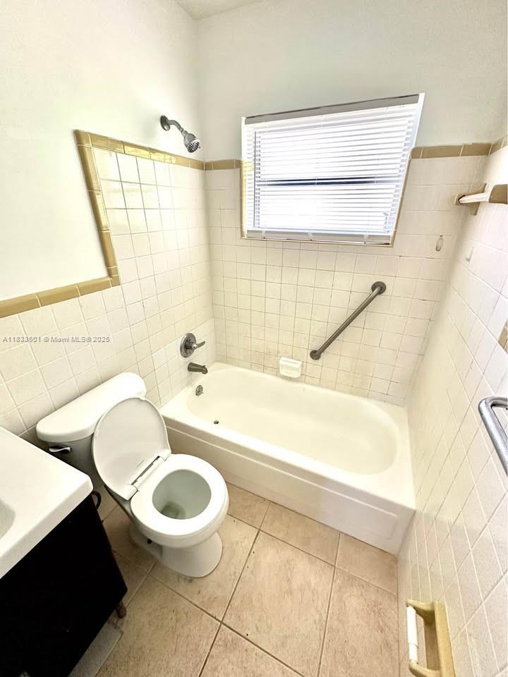 HOLLYWOOD TERRACE - Residential Lease