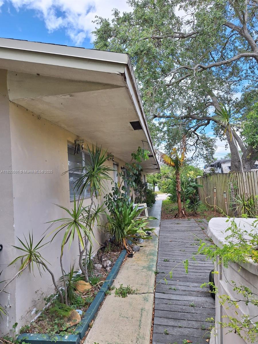 HOLLYWOOD TERRACE - Residential Lease