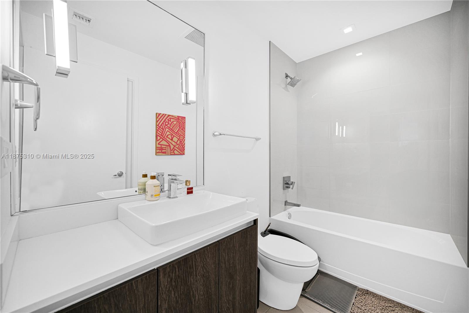 ONE BAY CONDO - Residential