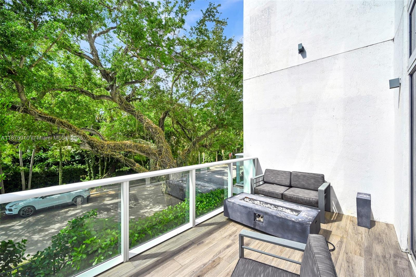 ONE BAY CONDO - Residential