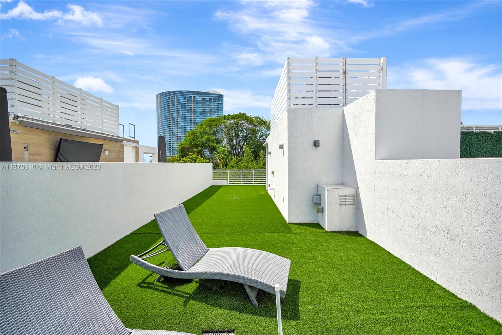 ONE BAY CONDO - Residential