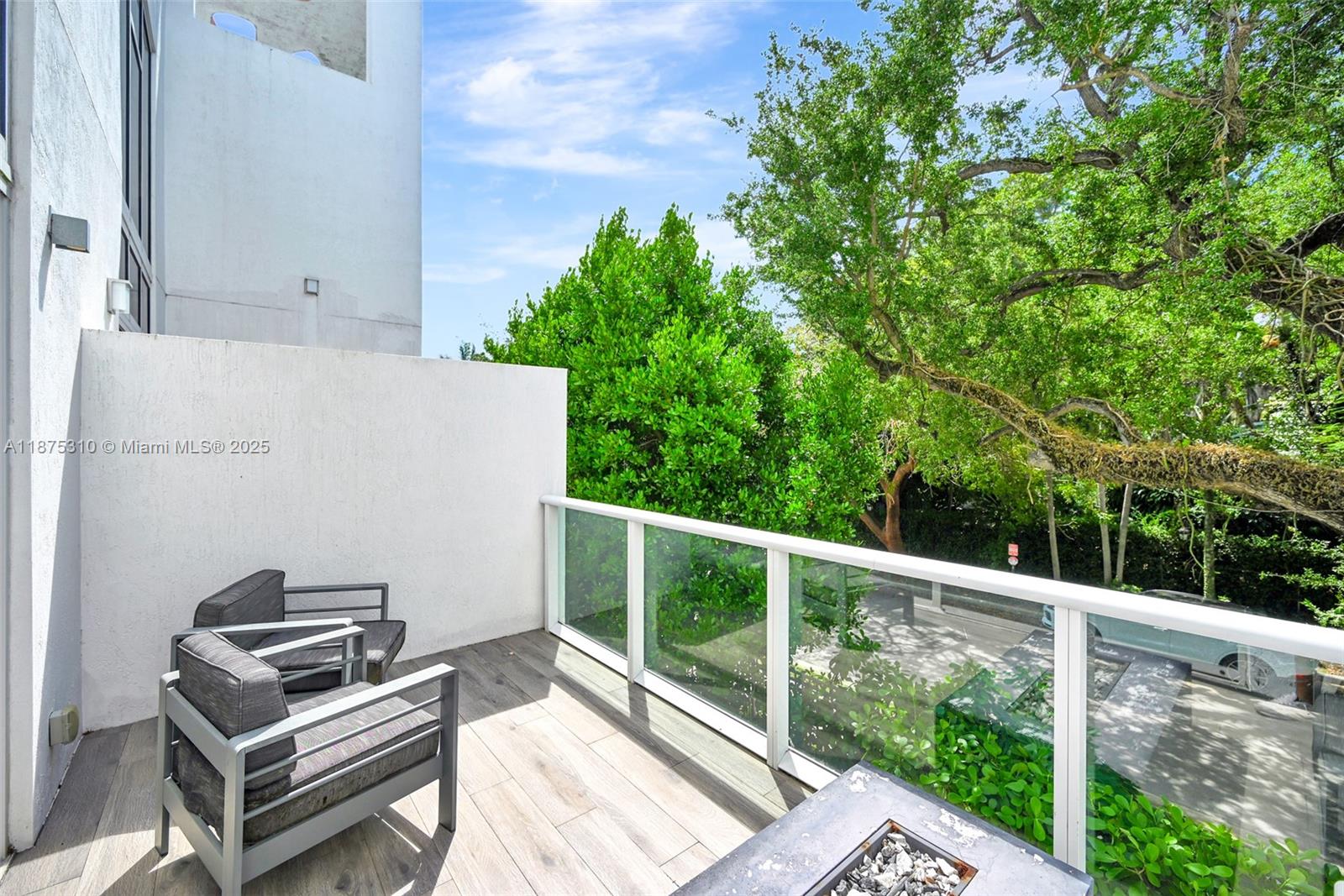 ONE BAY CONDO - Residential