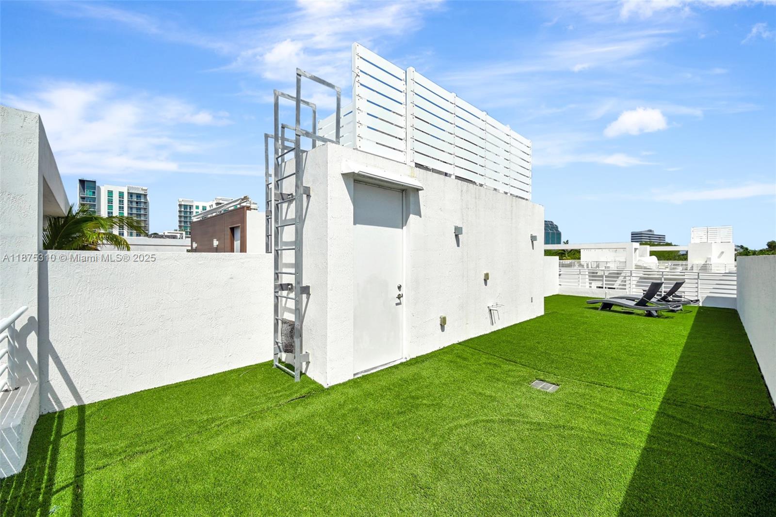 ONE BAY CONDO - Residential