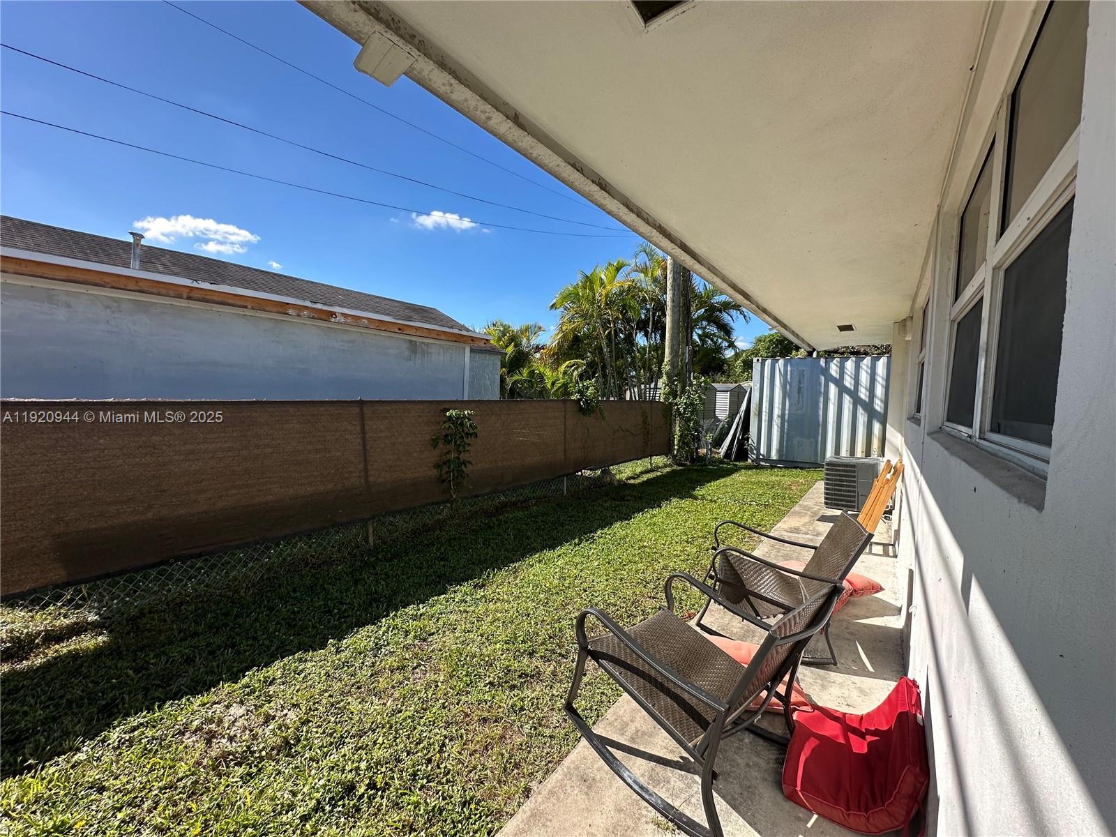 HOLLYWOOD LITTLE RANCHES - Residential Lease