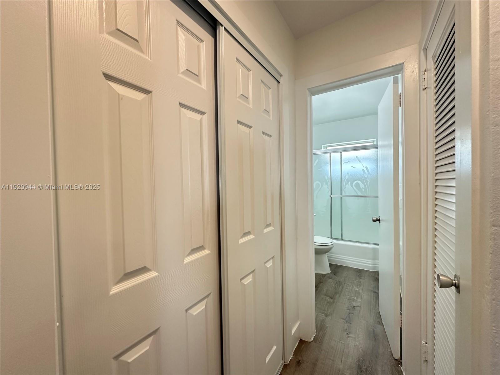 HOLLYWOOD LITTLE RANCHES - Residential Lease