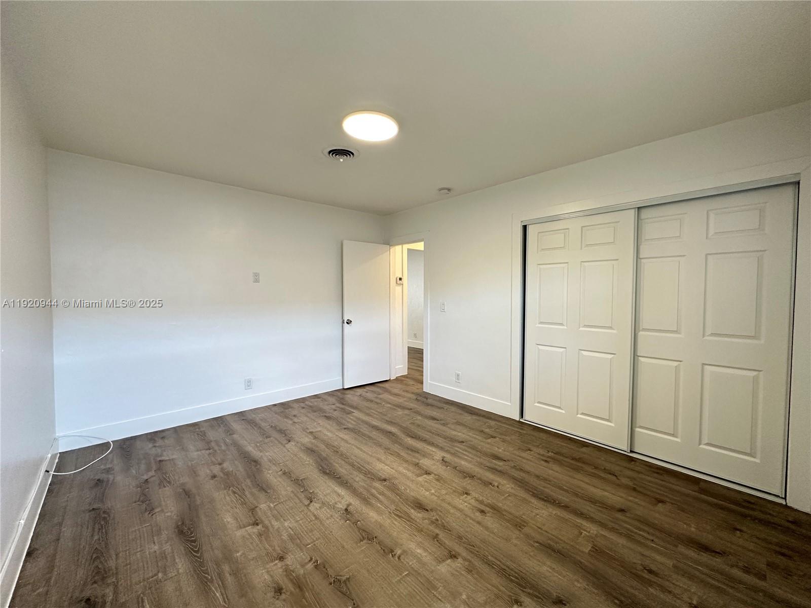 HOLLYWOOD LITTLE RANCHES - Residential Lease