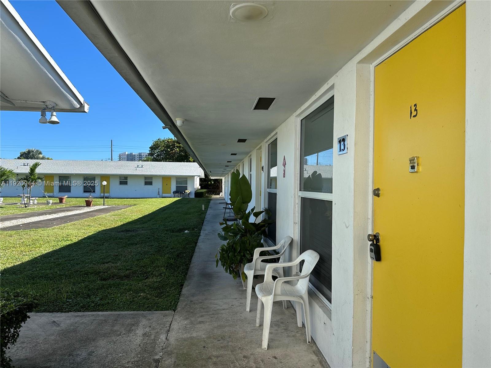 HOLLYWOOD LITTLE RANCHES - Residential Lease