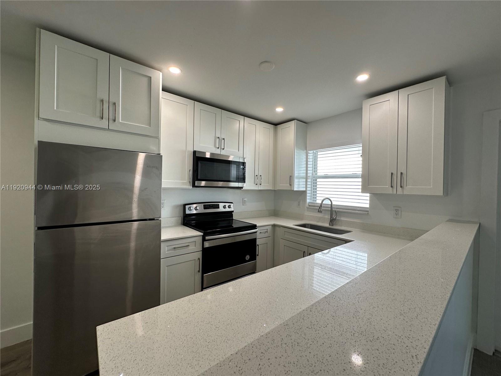 HOLLYWOOD LITTLE RANCHES - Residential Lease