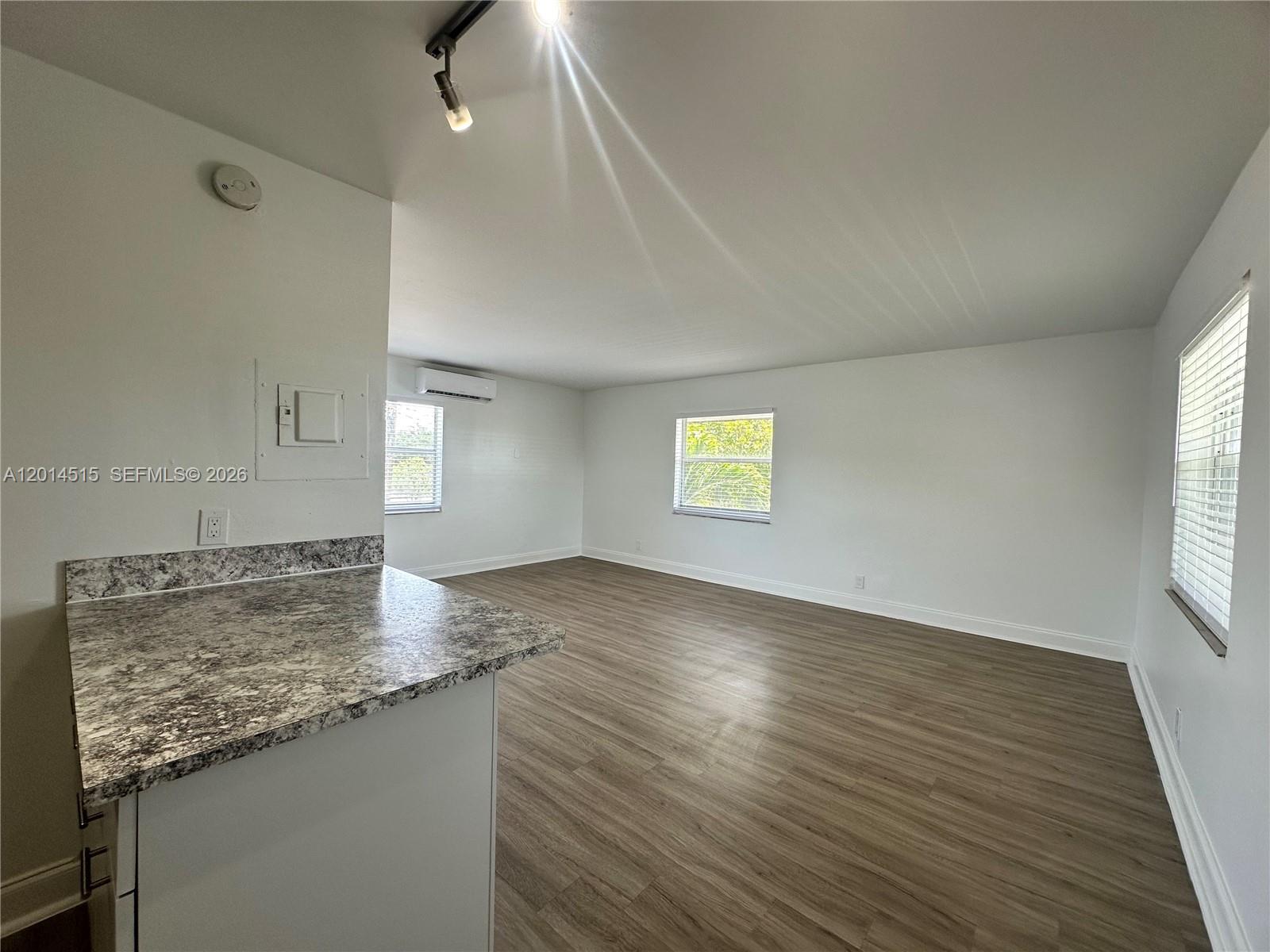 LAUDERDALE GARDENS - Residential Lease