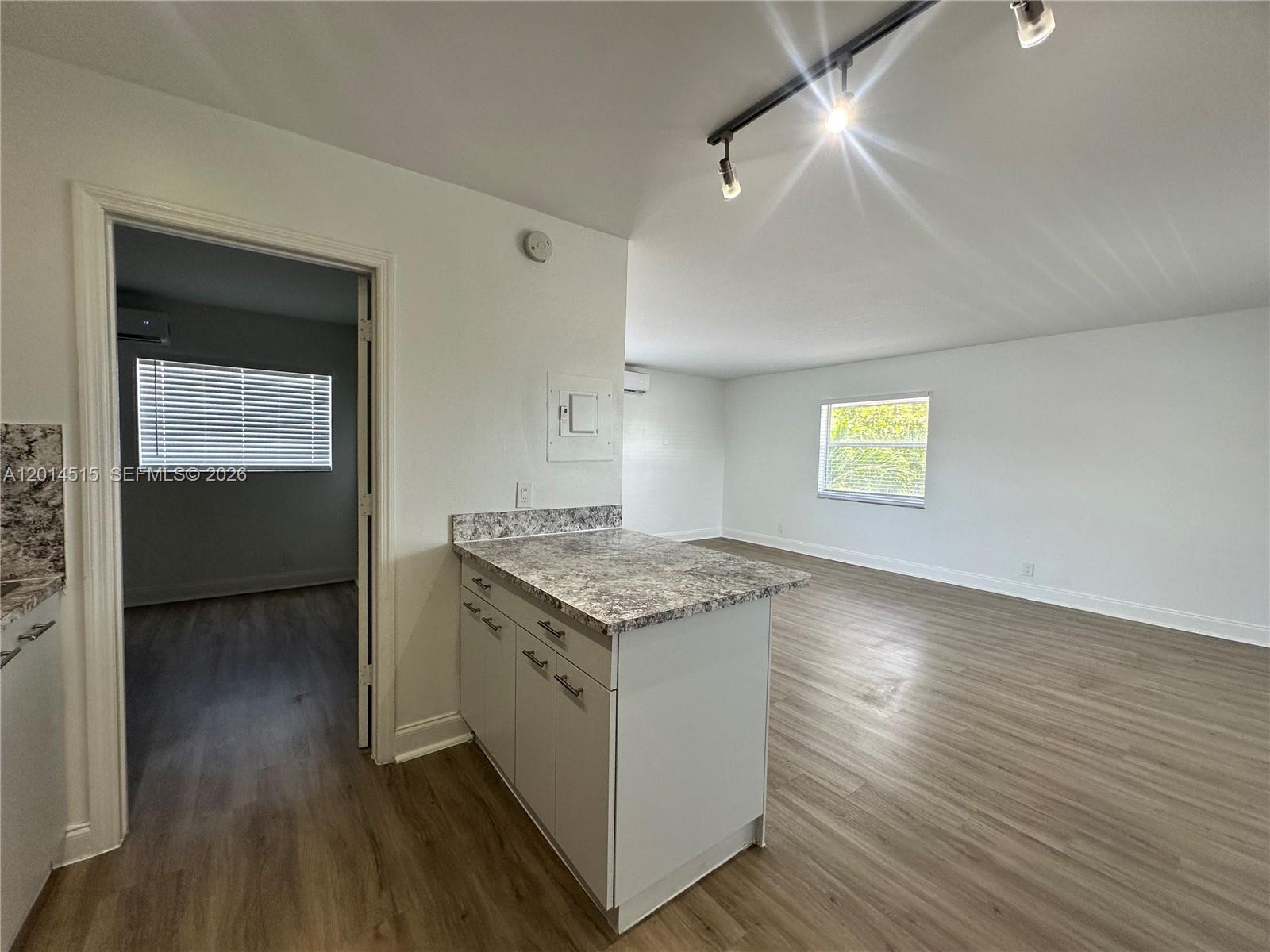 LAUDERDALE GARDENS - Residential Lease
