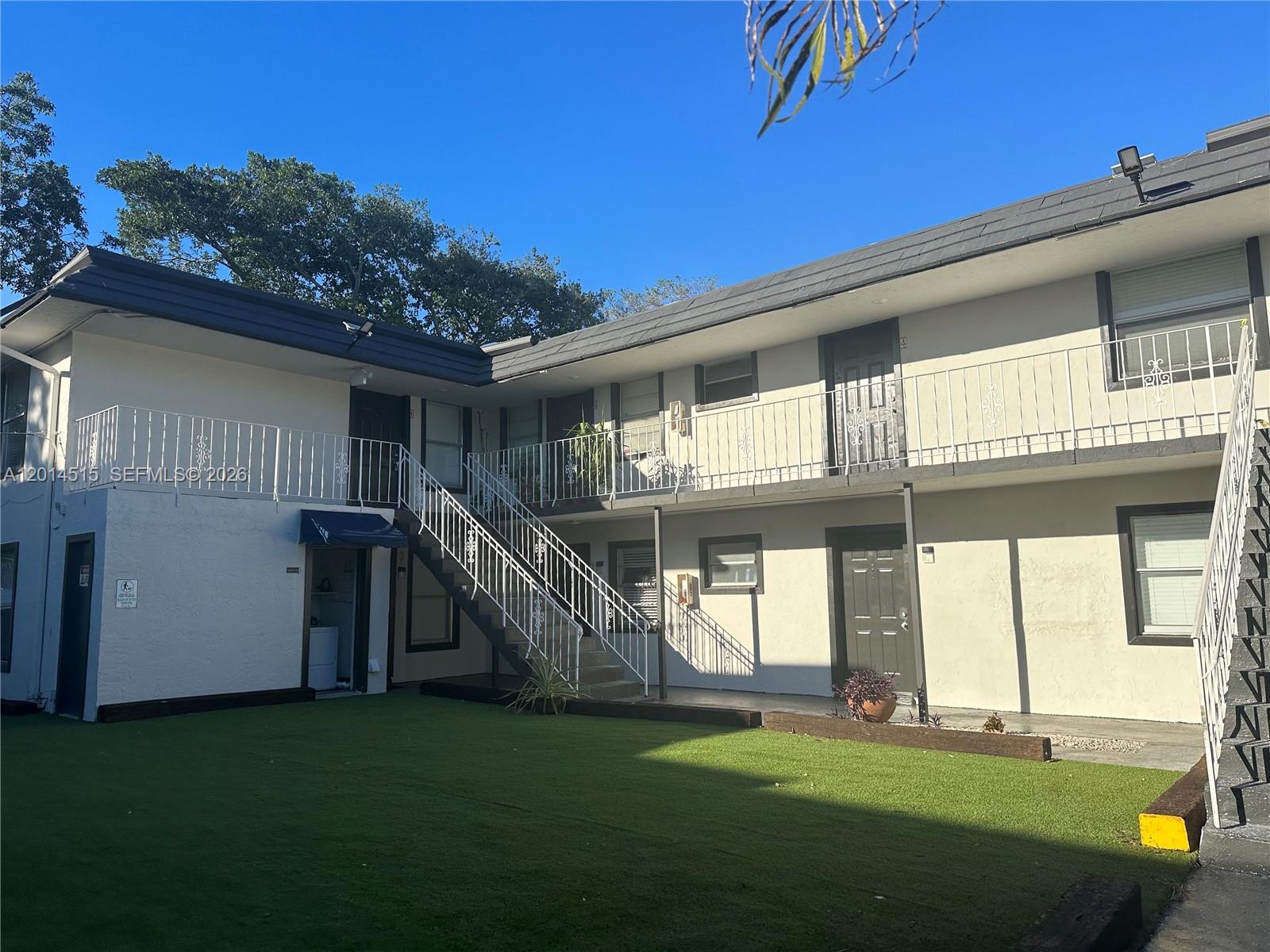 LAUDERDALE GARDENS - Residential Lease