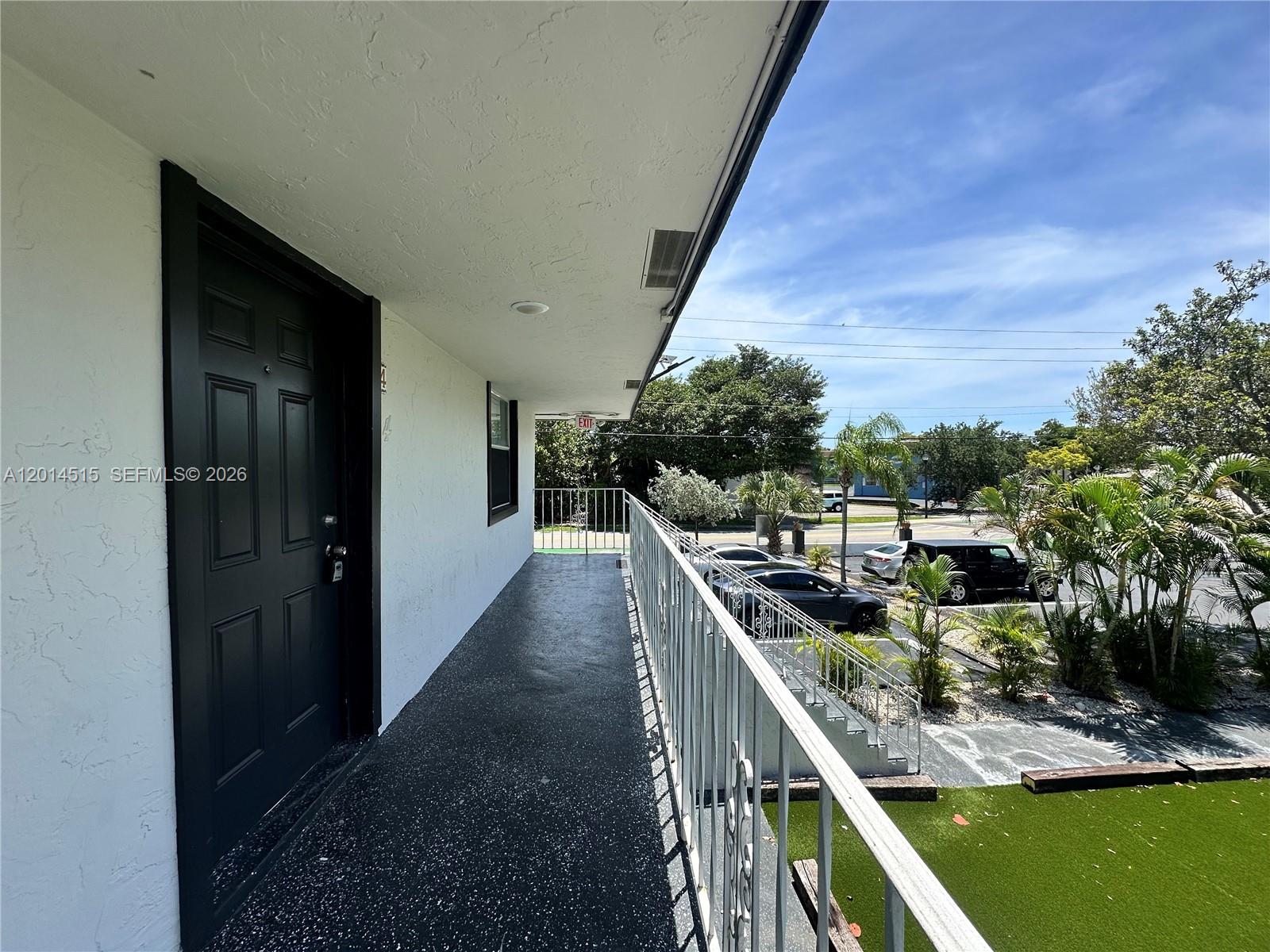 LAUDERDALE GARDENS - Residential Lease