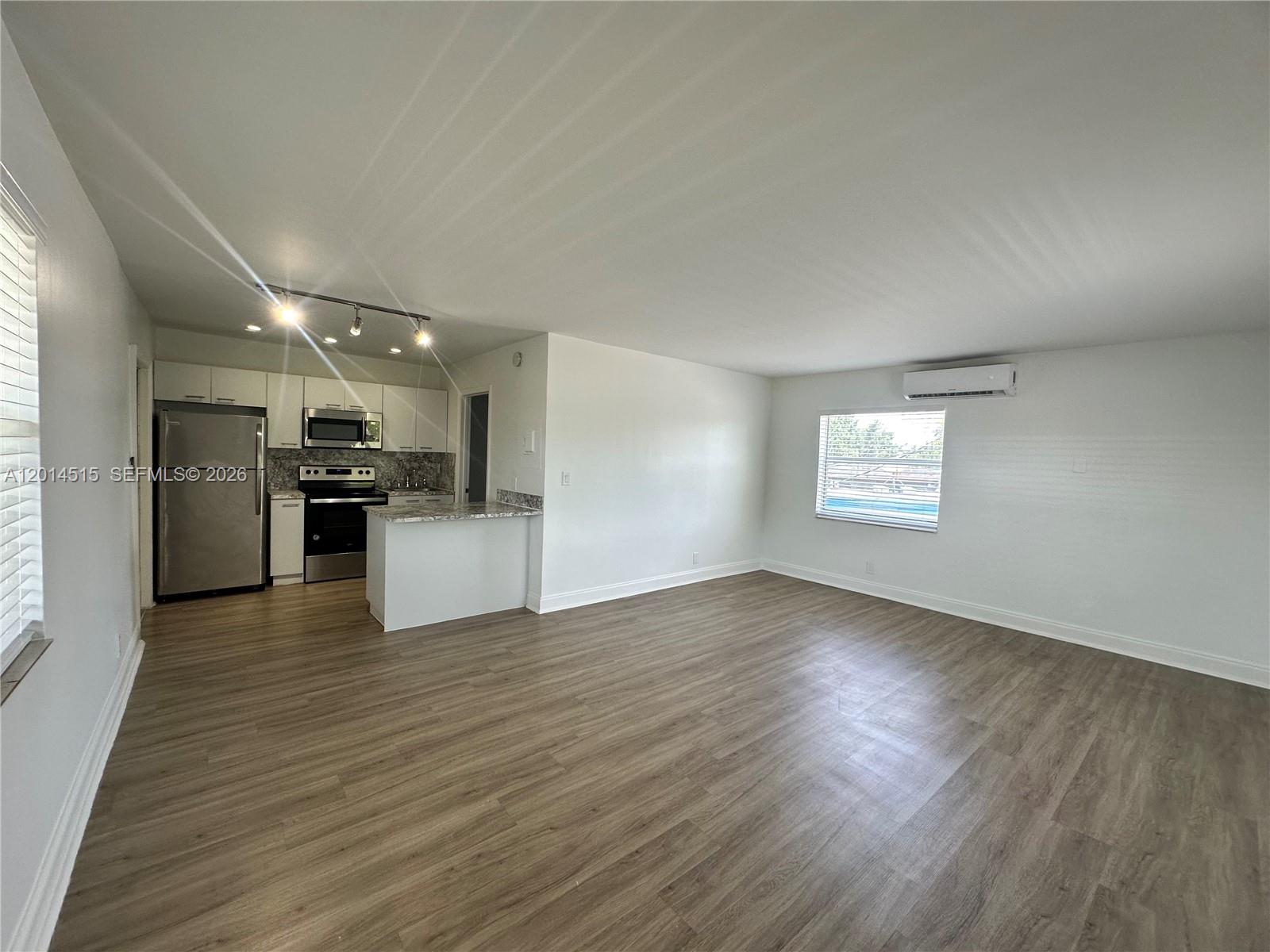 LAUDERDALE GARDENS - Residential Lease