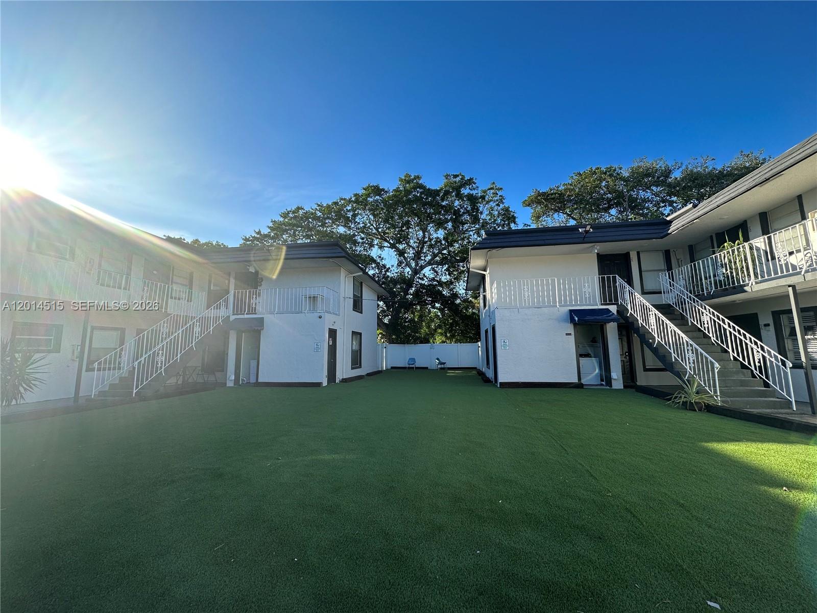 LAUDERDALE GARDENS - Residential Lease