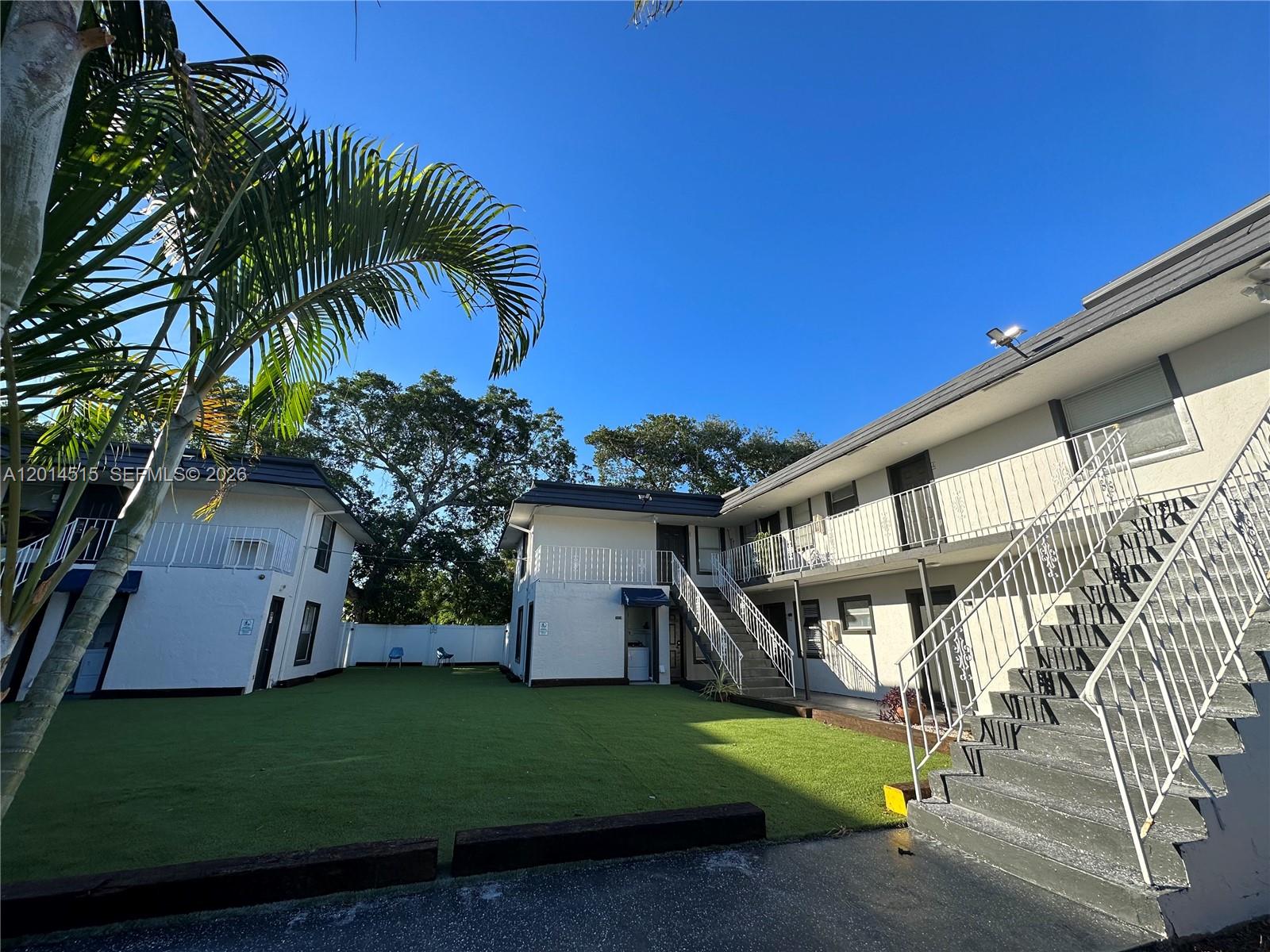 LAUDERDALE GARDENS - Residential Lease
