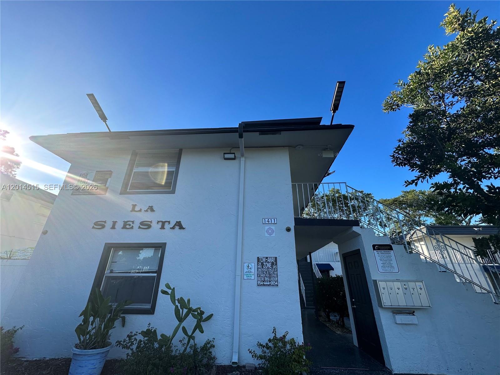 LAUDERDALE GARDENS - Residential Lease